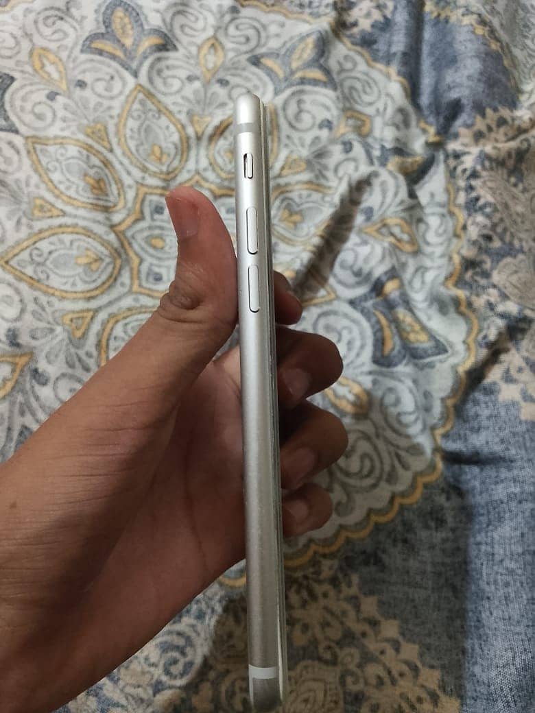 iPhone 7 10/10 condition 2