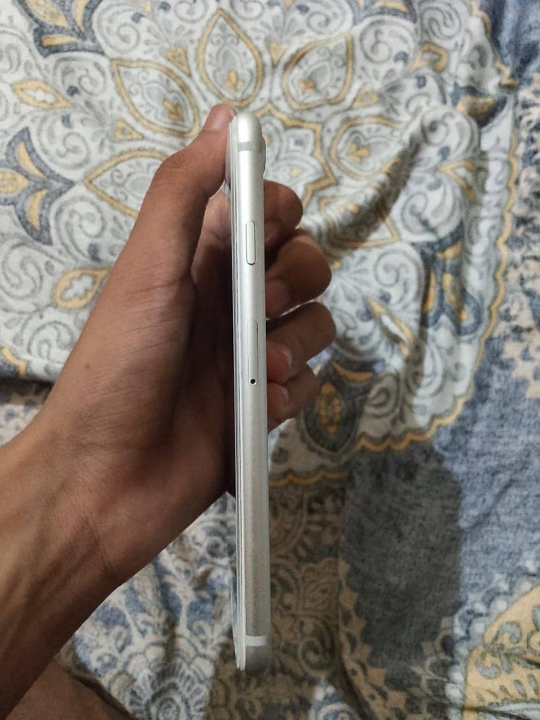 iPhone 7 10/10 condition 3