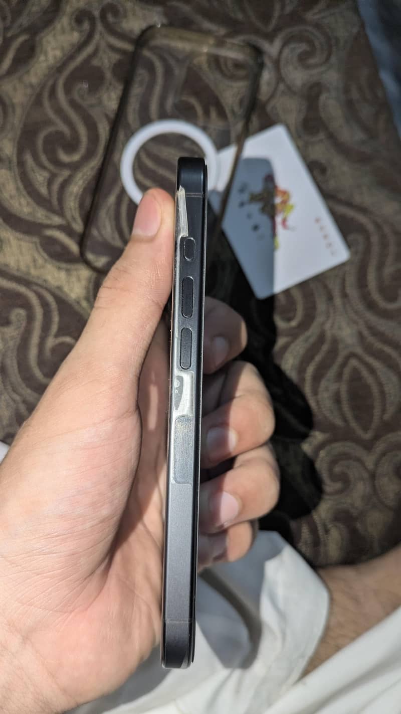 Apple iPhone 15 Pro 4