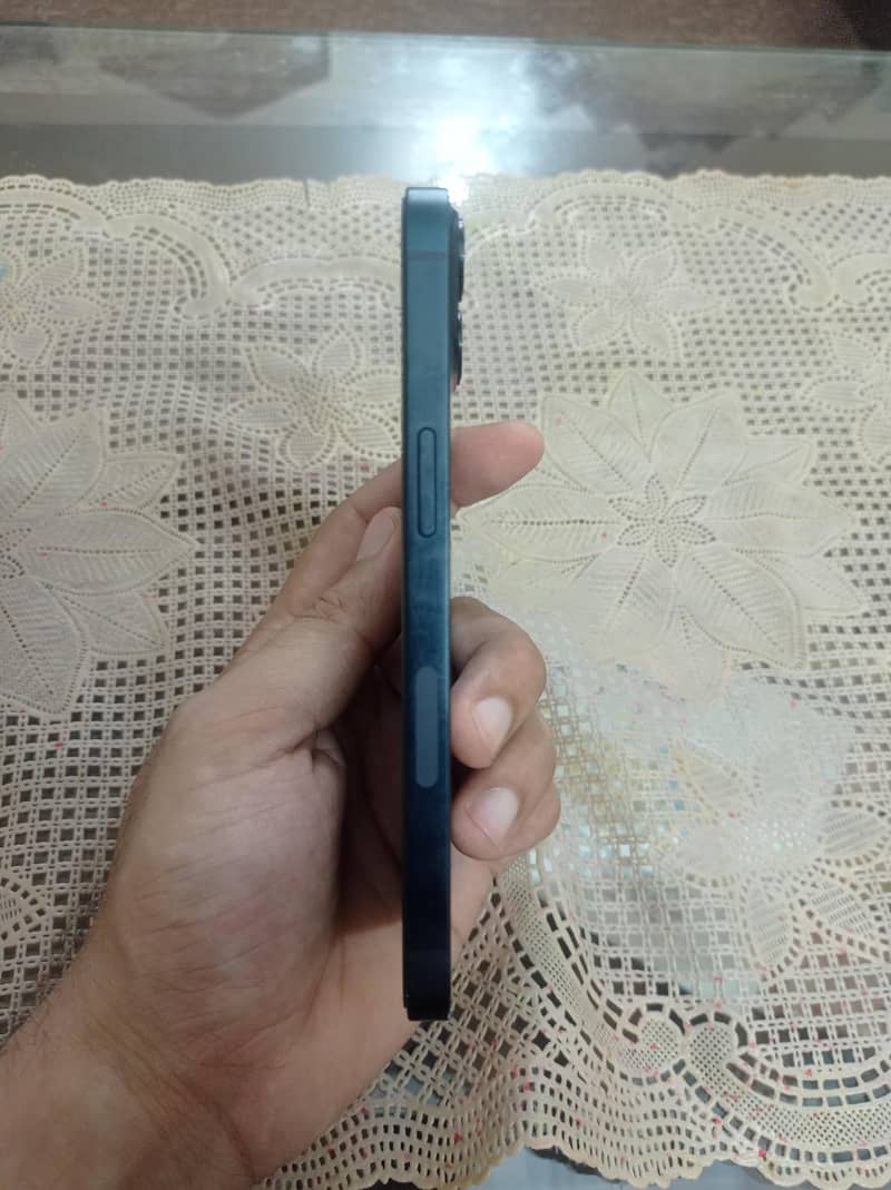 Apple iPhone 13 3