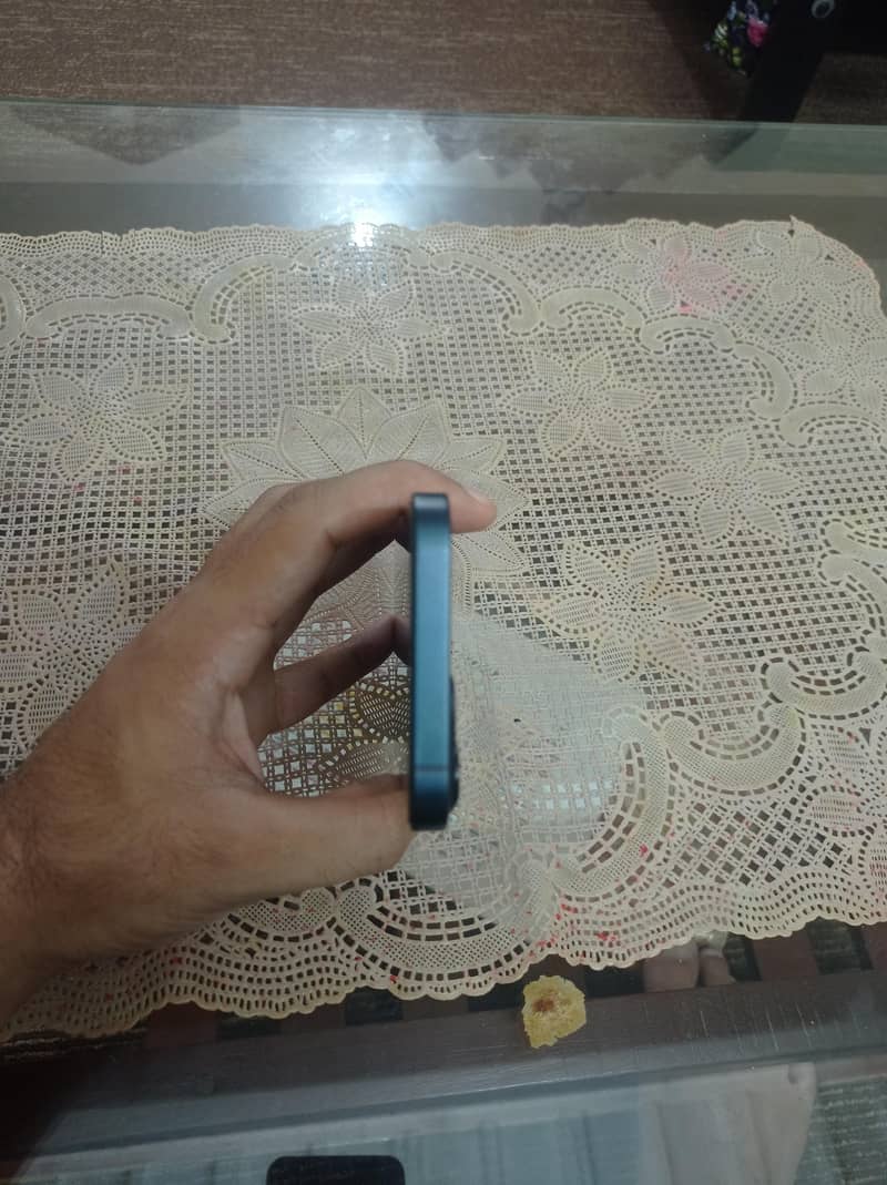 Apple iPhone 13 4