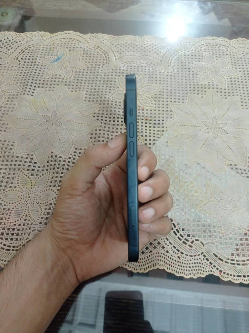 Apple iPhone 13 5