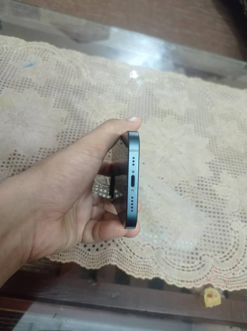 Apple iPhone 13 6