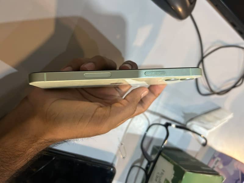 Apple iPhone 12 1