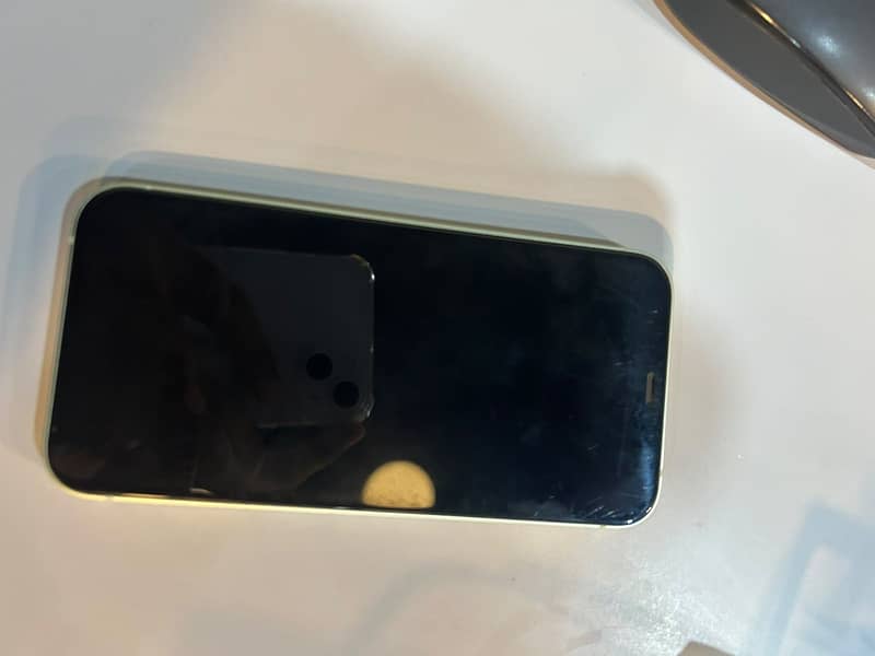 Apple iPhone 12 4
