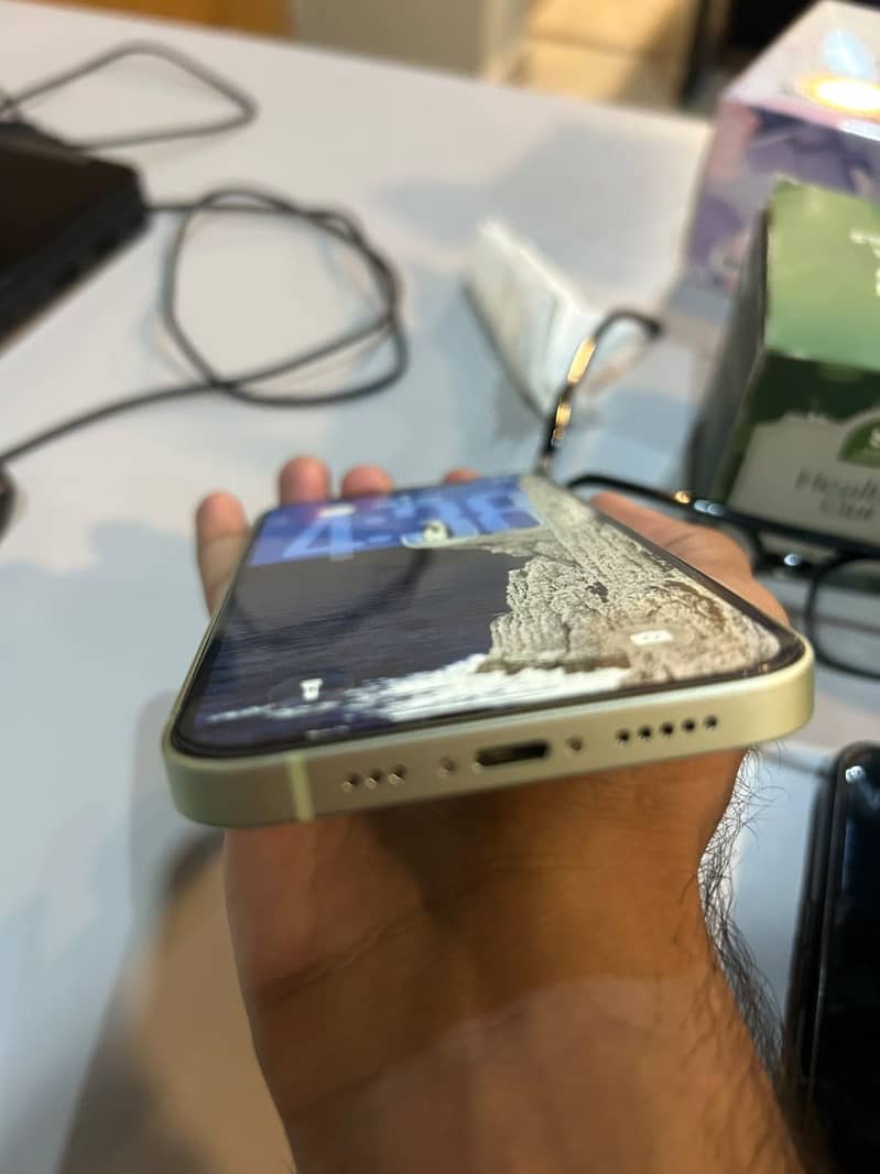 Apple iPhone 12 6