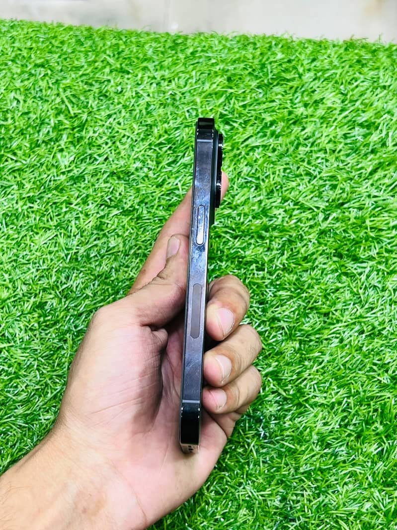 Apple iPhone 14 Pro 1