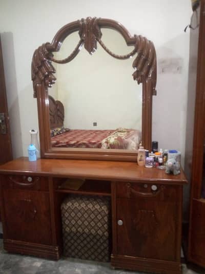 Dressing table