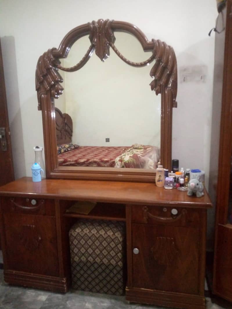 Dressing table 0