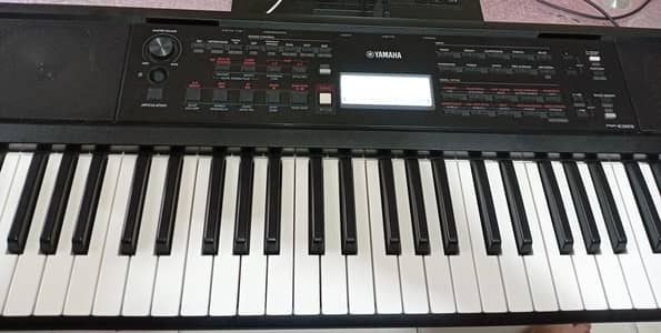 Yamaha Psr e383