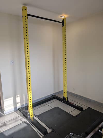 Squat Rack with Pull-up Bar and 2x J-hooks