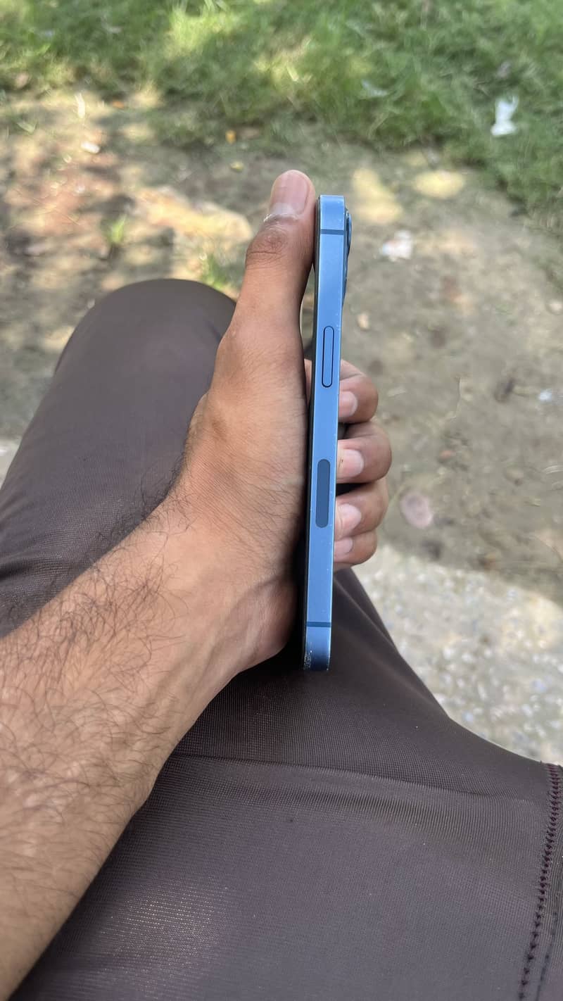 Apple iPhone 13 2