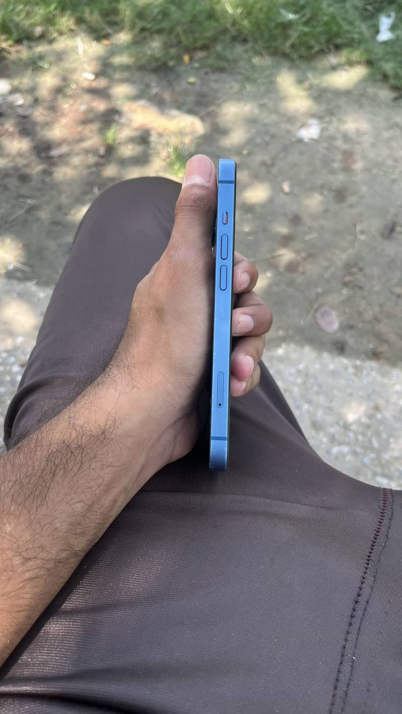 Apple iPhone 13 4
