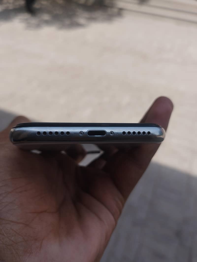 Apple iPhone X 4