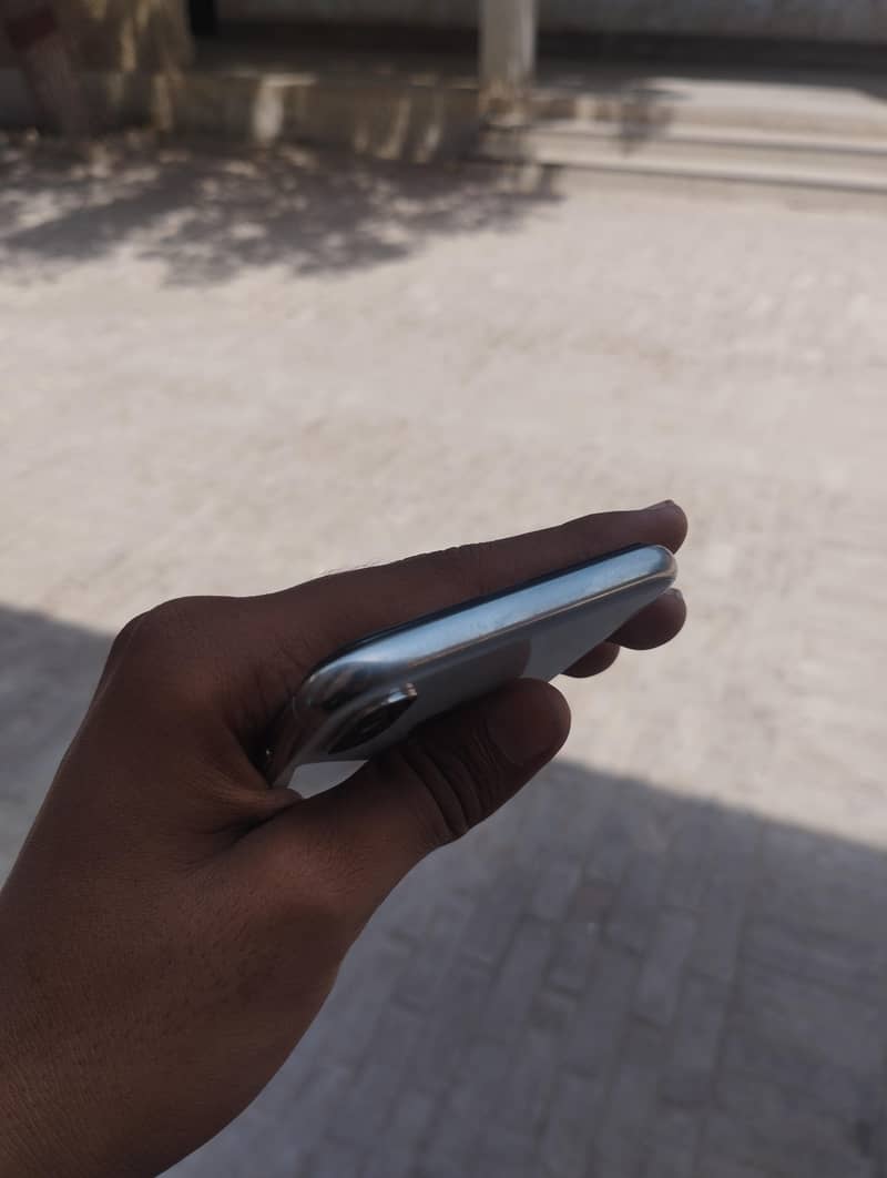 Apple iPhone X 6