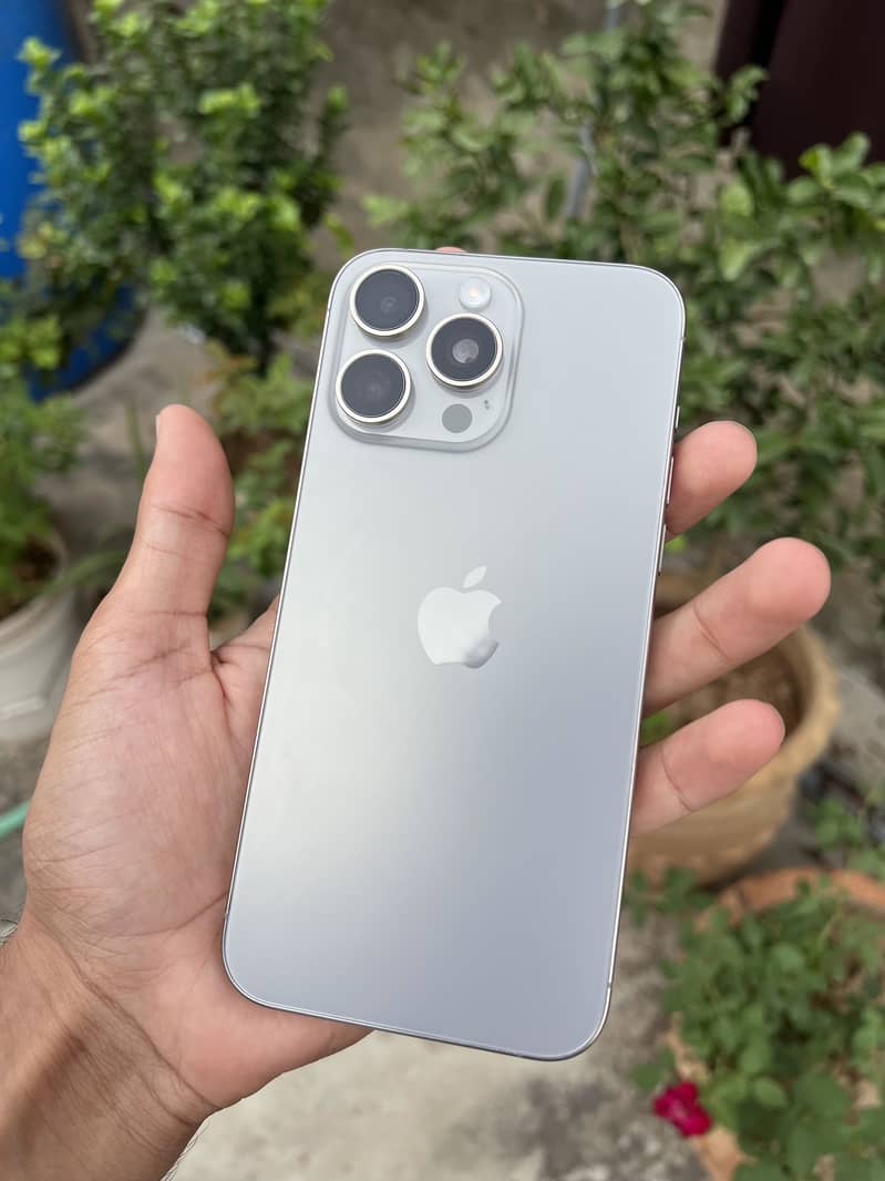 Apple iPhone 15 Pro Max 0