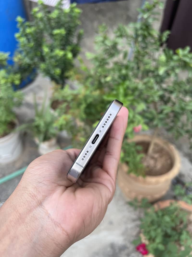 Apple iPhone 15 Pro Max 1