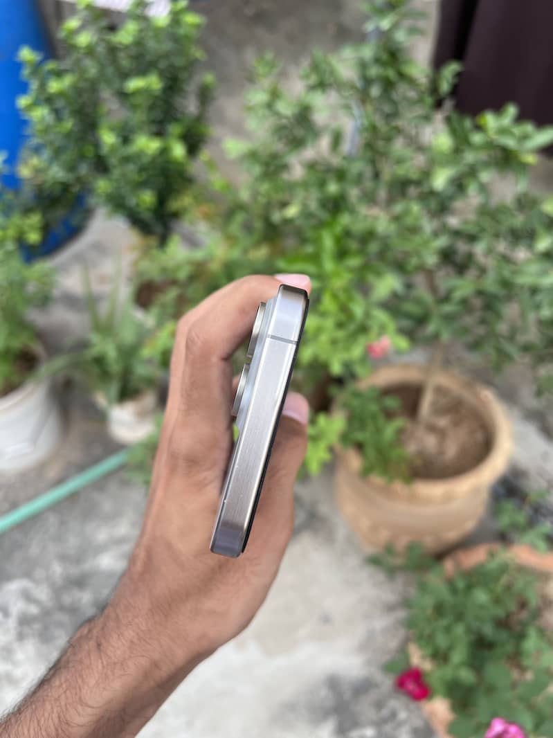 Apple iPhone 15 Pro Max 5