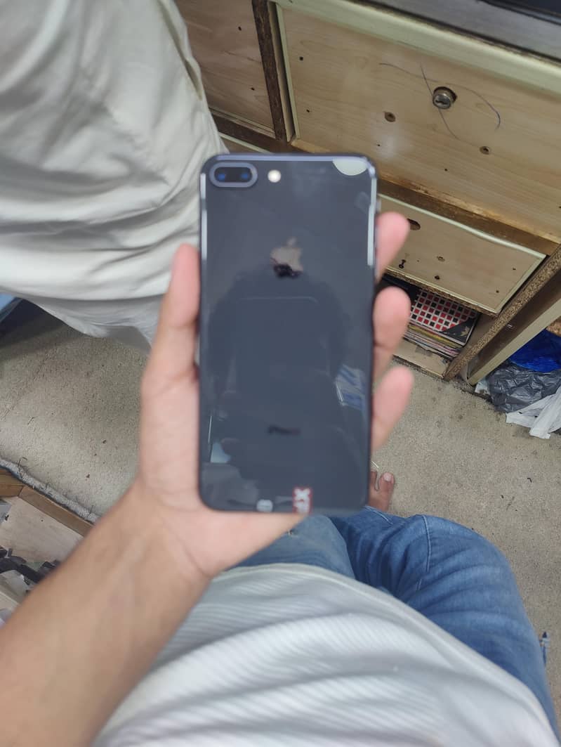 Apple iPhone 8 Plus 0