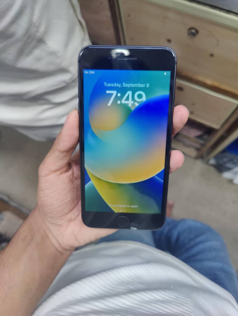 Apple iPhone 8 Plus 2