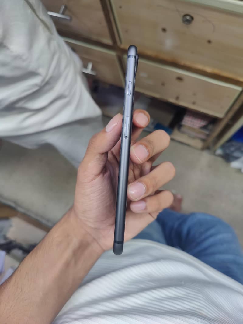 Apple iPhone 8 Plus 3