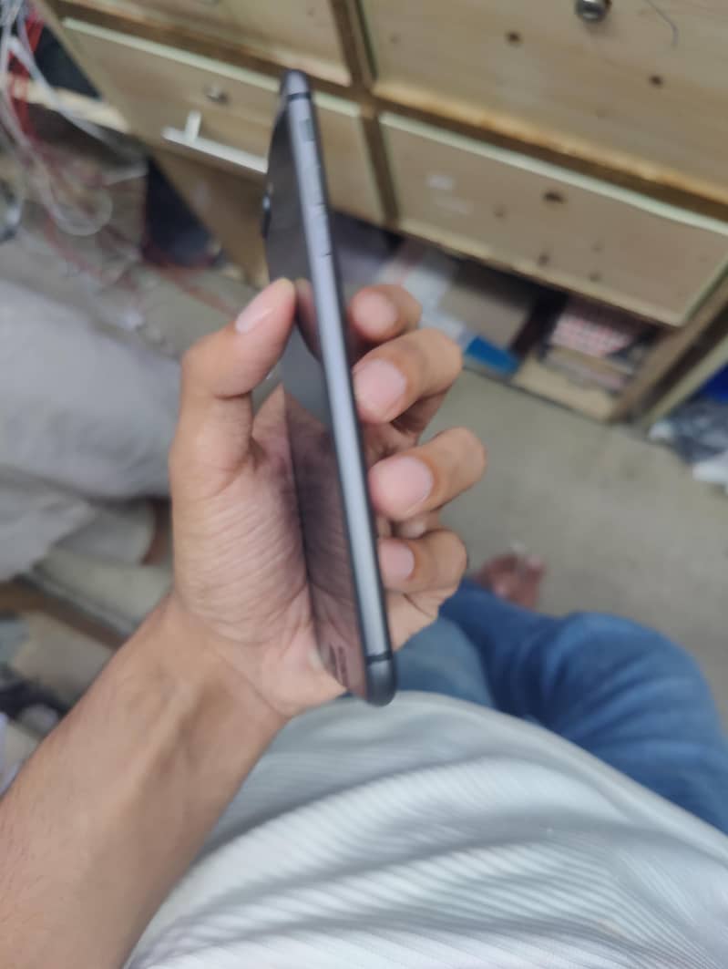 Apple iPhone 8 Plus 4