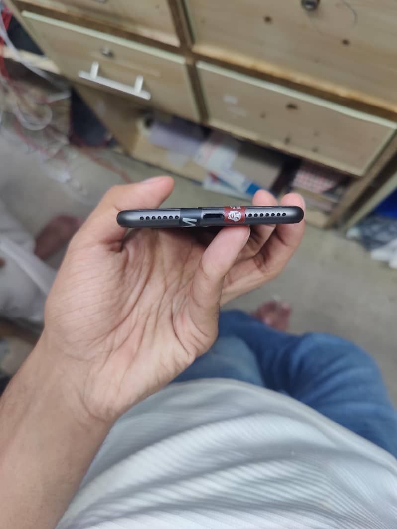 Apple iPhone 8 Plus 5