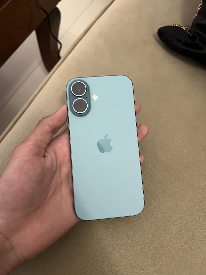 iPhone 16 0
