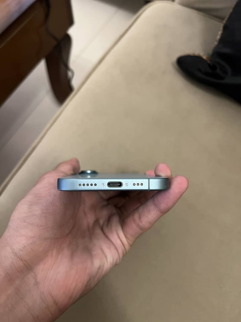 iPhone 16 3