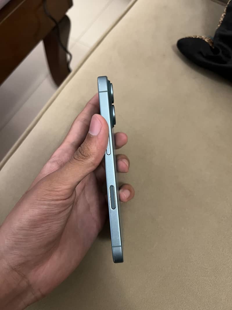 iPhone 16 4