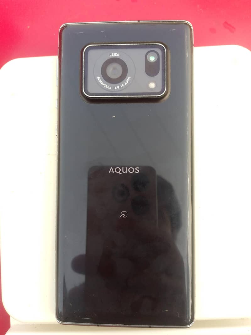 Sharp Aquos r6 1