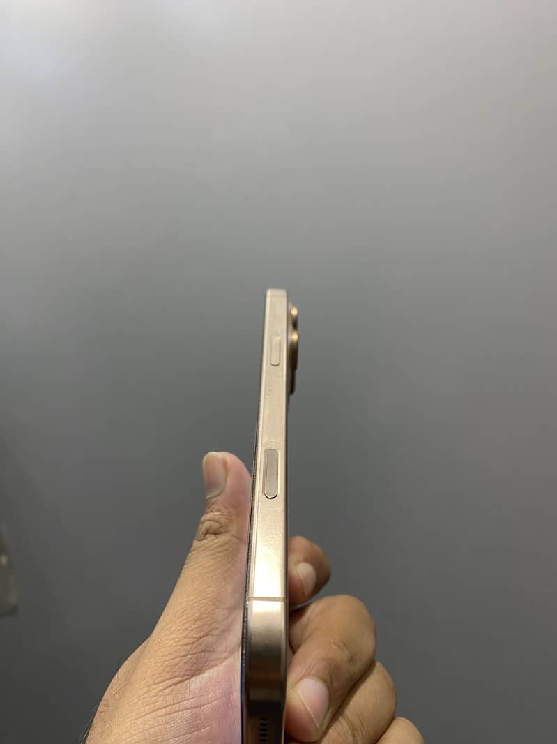 Apple iPhone 16 Pro Max 3