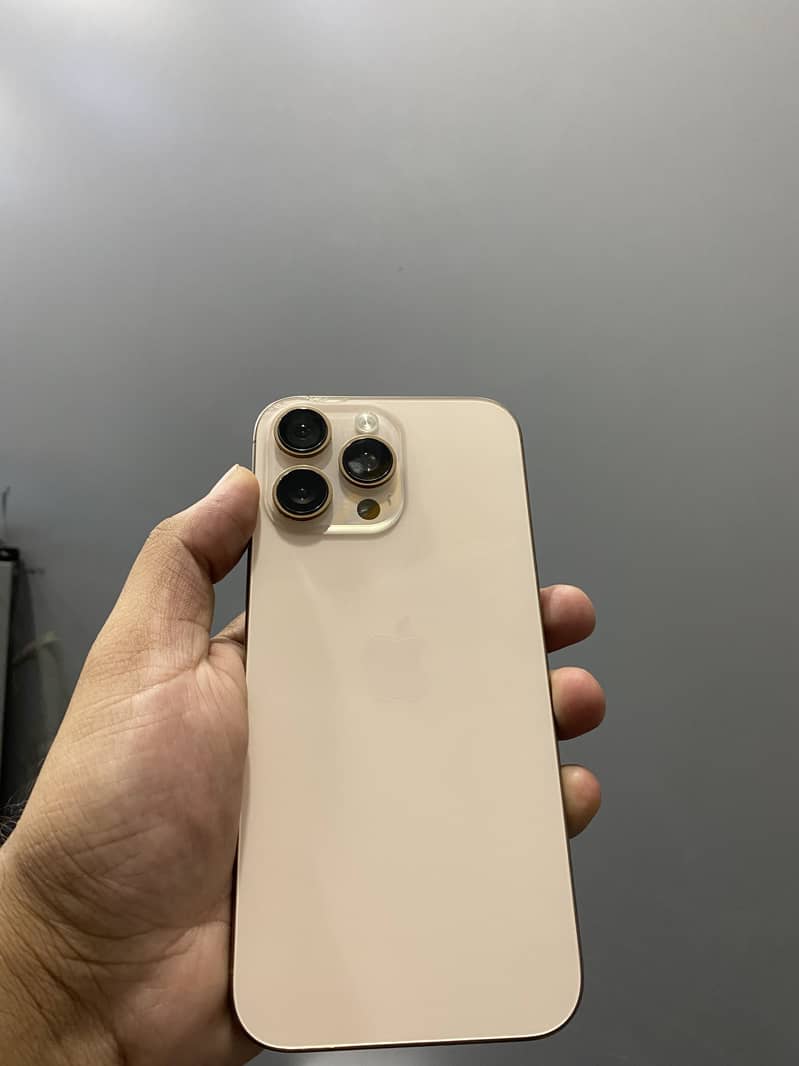 Apple iPhone 16 Pro Max 4
