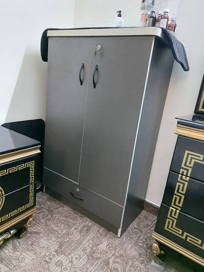 Kis almirah for sale.  2-Door Almirah with Drawer