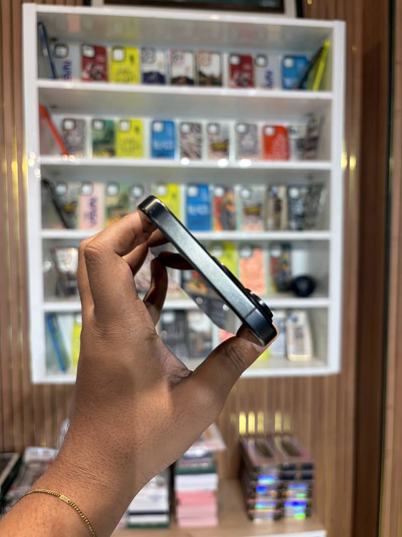 iphone 15 Pro Max 4