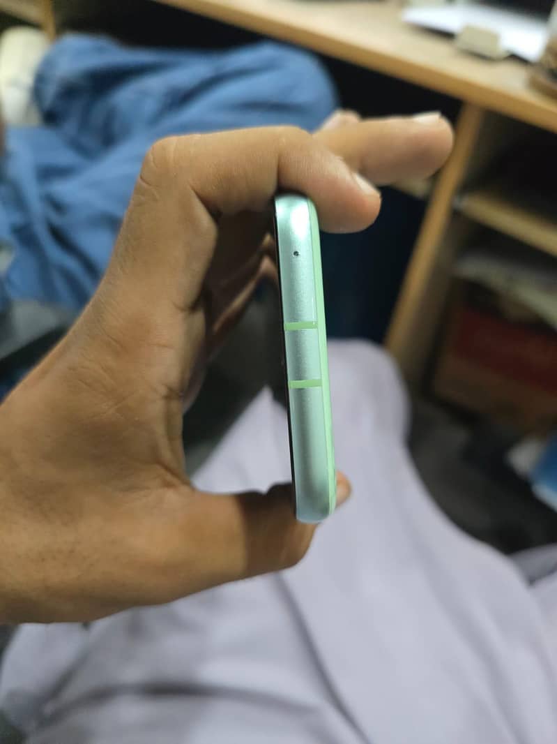 Google Pixel 8a 4