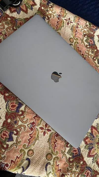 MacBook Pro 2019 16 inch | Core i7 | 16GB | 512GB | 180 Cycles