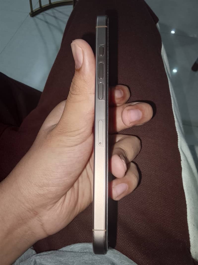 Apple iPhone 16 Pro Max 5