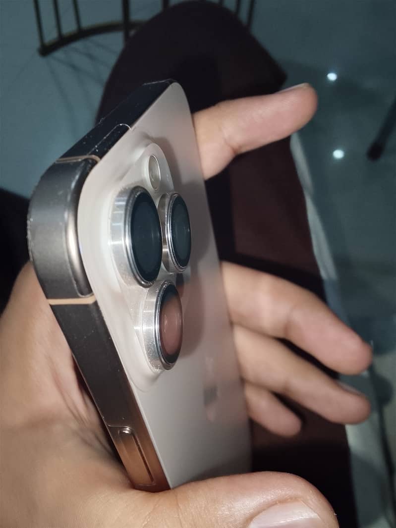 Apple iPhone 16 Pro Max 7