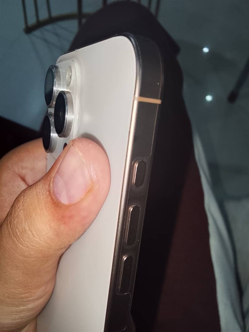 Apple iPhone 16 Pro Max 8