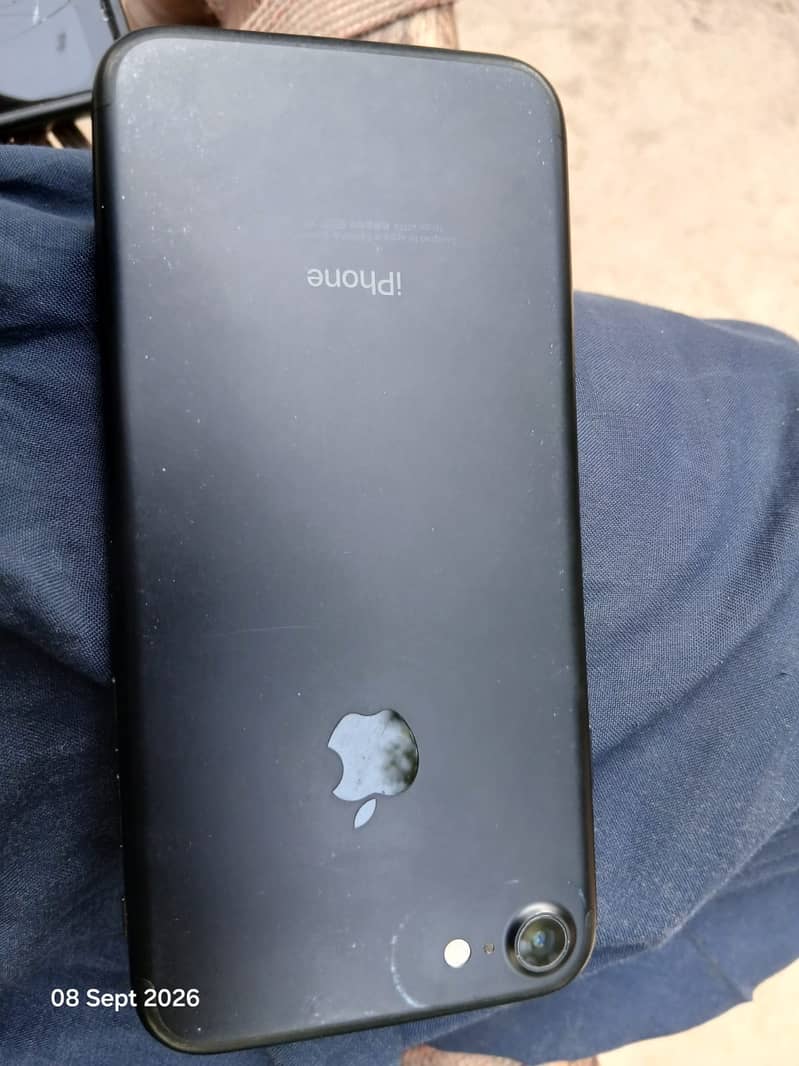 Apple iPhone 7 2