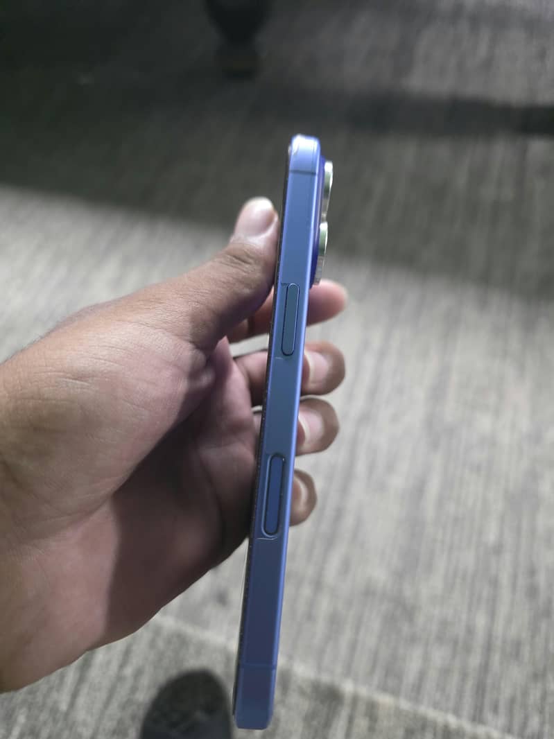 Apple iPhone 16 2