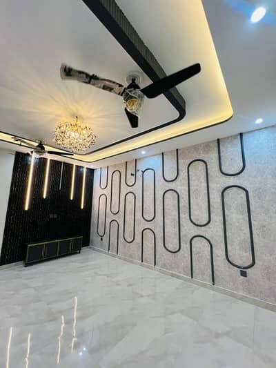 10 MARLA BRAND NEW HOUSE FOR SALE