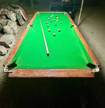 Snooker Table with Ballss and 2 sticks