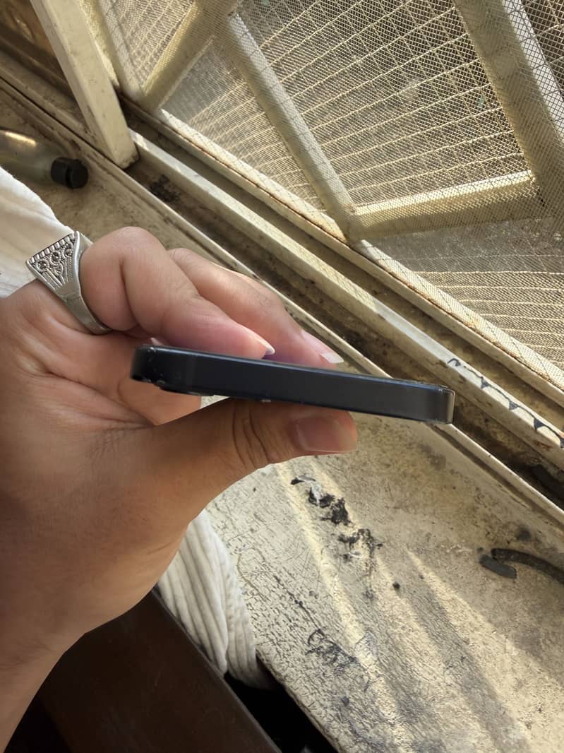 Apple iPhone 12 3