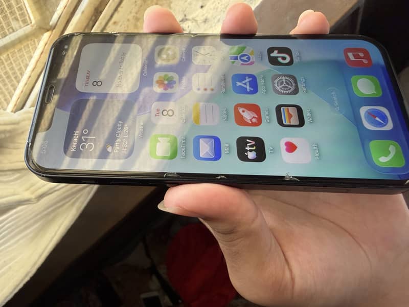 Apple iPhone 12 4