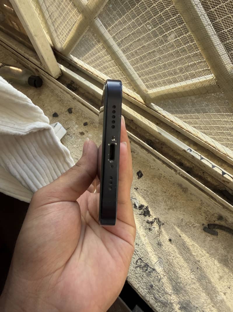 Apple iPhone 12 7