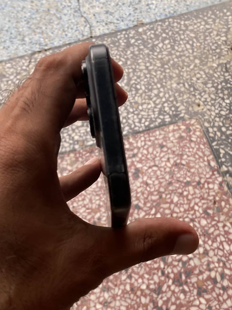 Apple iPhone 16 Pro Max 0