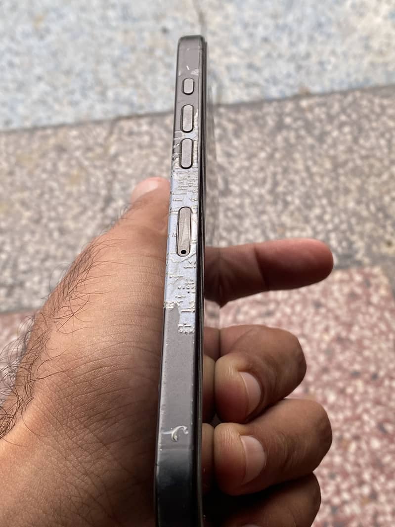 Apple iPhone 16 Pro Max 2