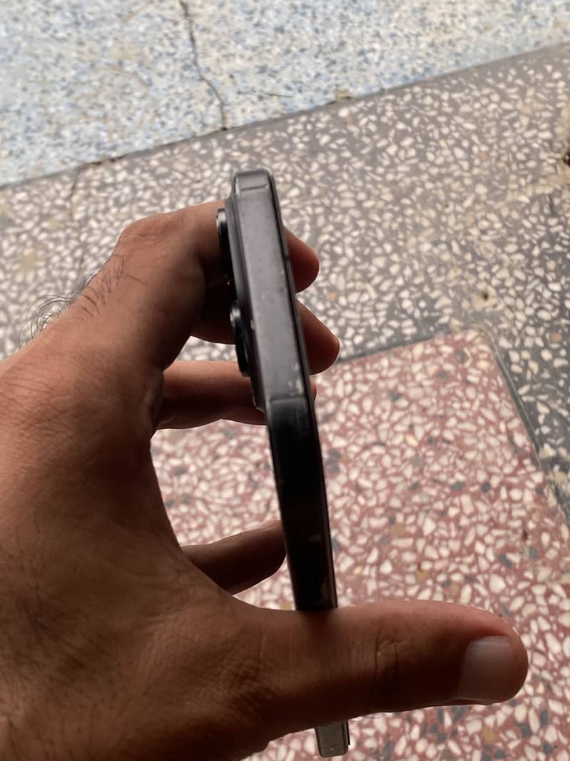 Apple iPhone 16 Pro Max 3